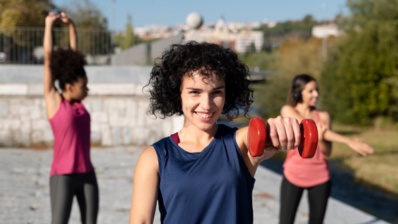 plano-médio-mulheres-fazendo-esporte-ao-ar-livre Bem-Estar Físico Marrocos