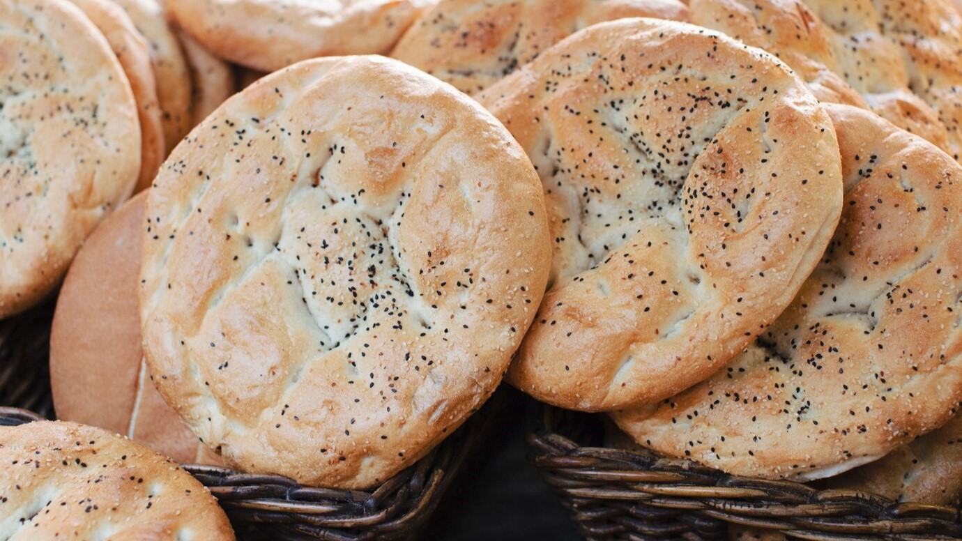 pães tradicionais caseiros redondos recém-assados no Marrocos