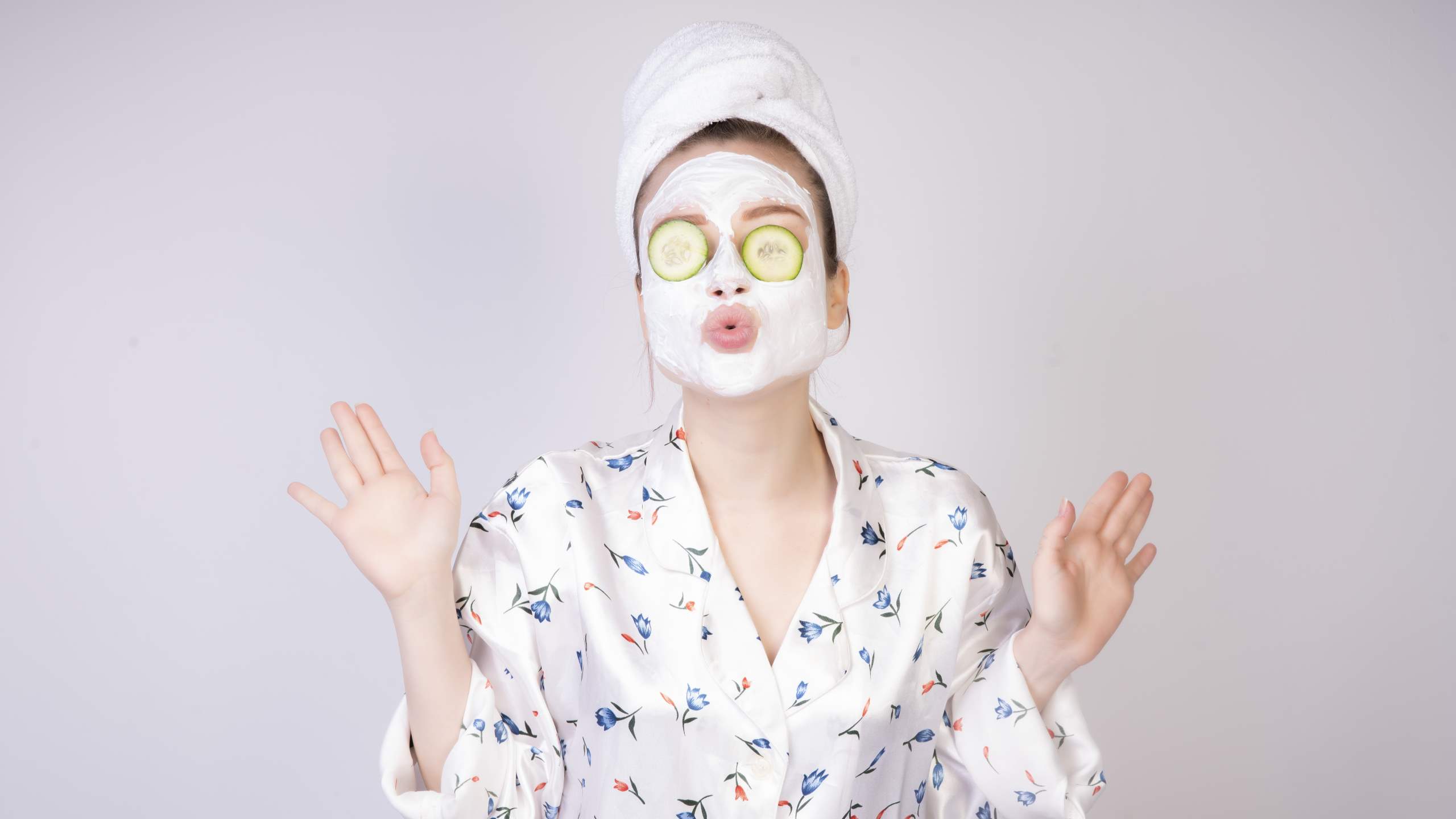 young-woman-with-natural-face-masc