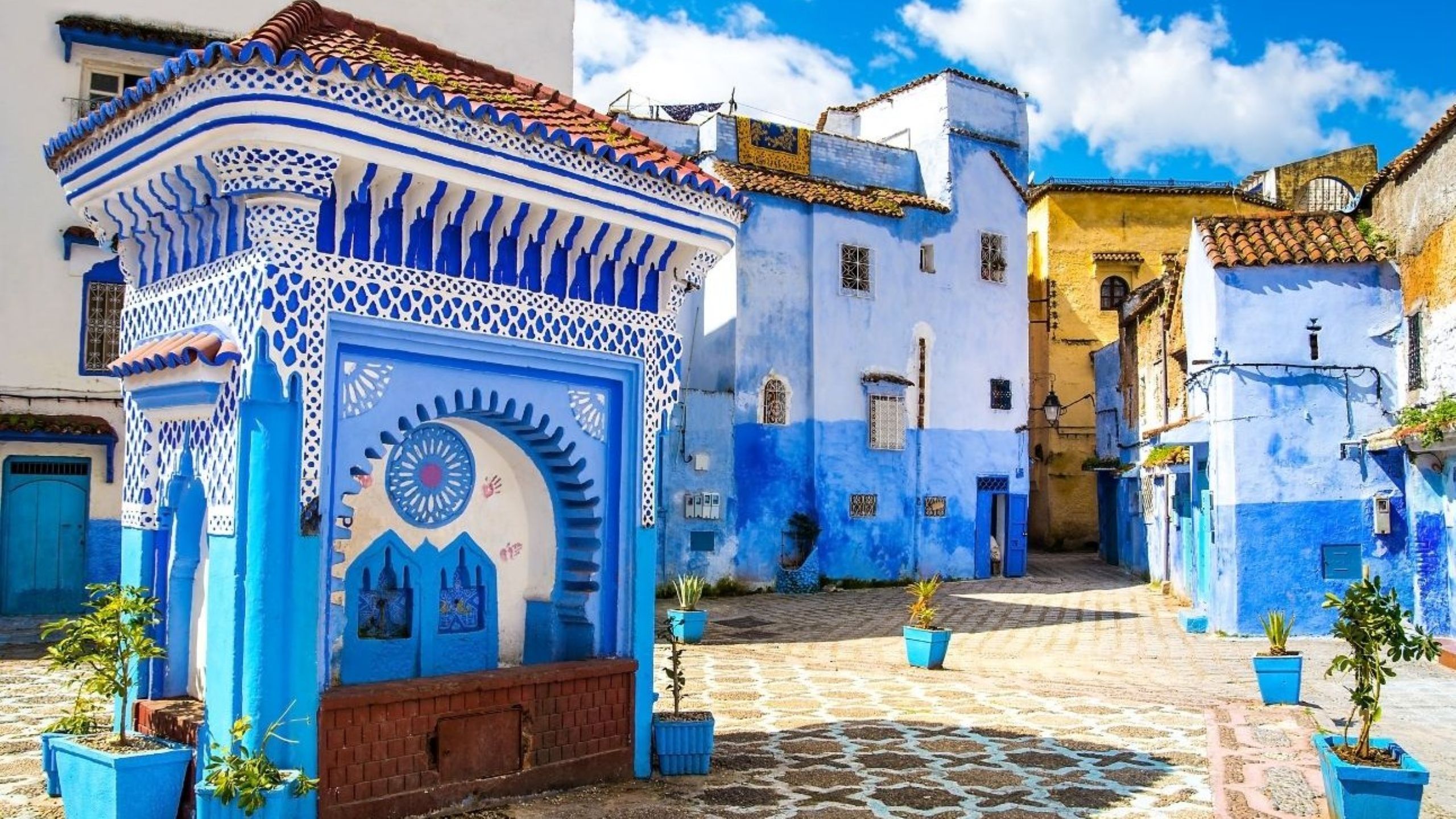 Cidade azul Chefchaouen Marrocos com ruas icónicas pintadas de azul para fotografia e pontos de Instagram